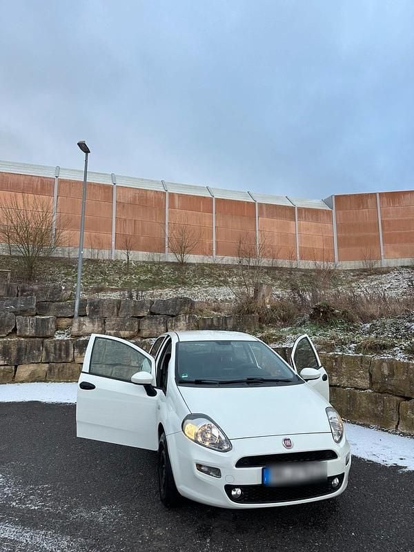 Weiß Gebraucht 2016 Fiat Punto Mystyle Kleinwagen | 5.500 € (Fairer Preis) - Bild 1/4