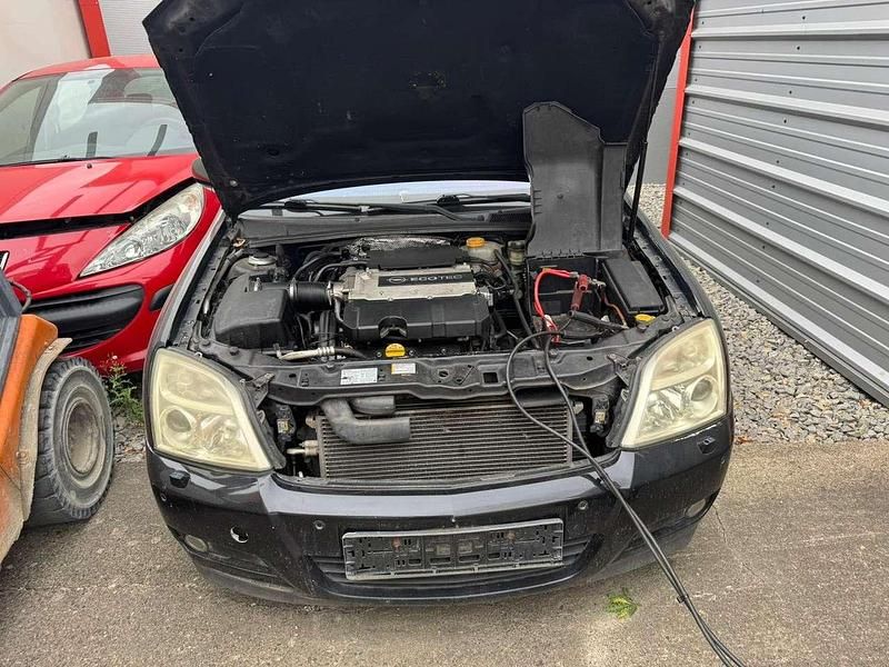 Gebraucht Opel Signum Cosmo 211 PS (155 kW) 2003 Saphirschwarz mi2 Kleinwagen