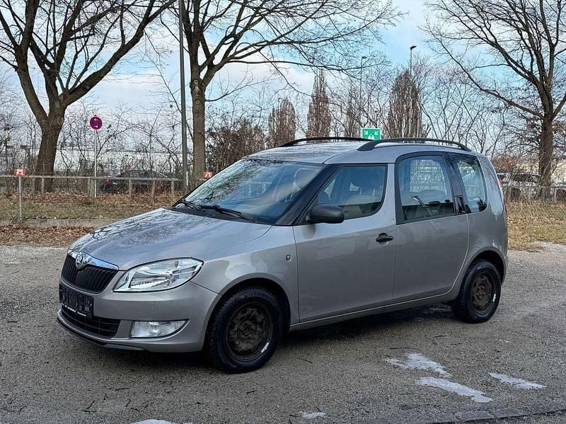 Cappuccinobeige metallic Gebraucht 2014 Skoda Roomster Plus Edition Van / Kleinbus | 2.950 € (Guter Preis) - Bild 1/4