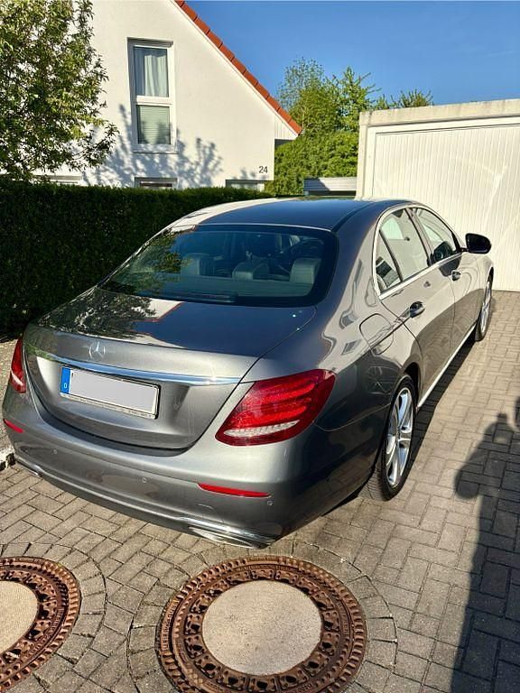 Gebraucht Mercedes E200 Avantgarde 184 PS (135 kW) 2016 Grau Limousine