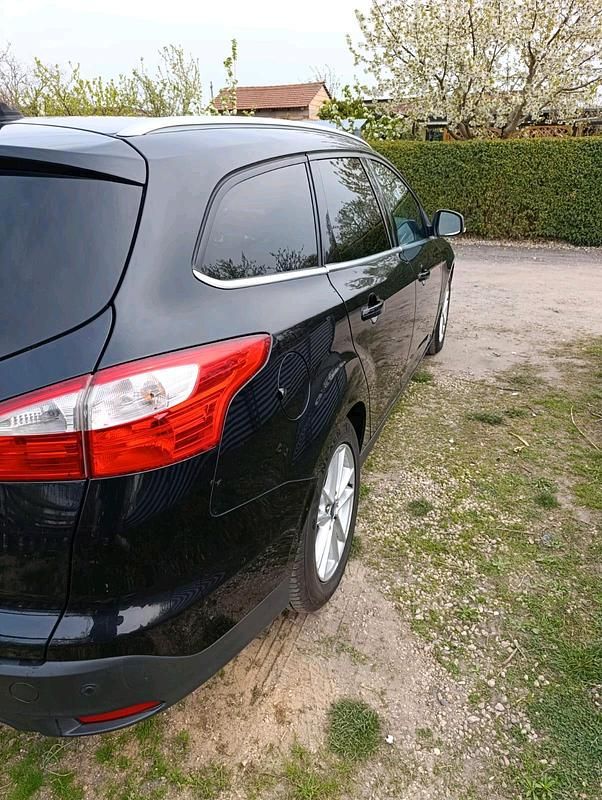 Gebraucht Ford Focus 140 PS (102 kW) 2011 Schwarz Kombi