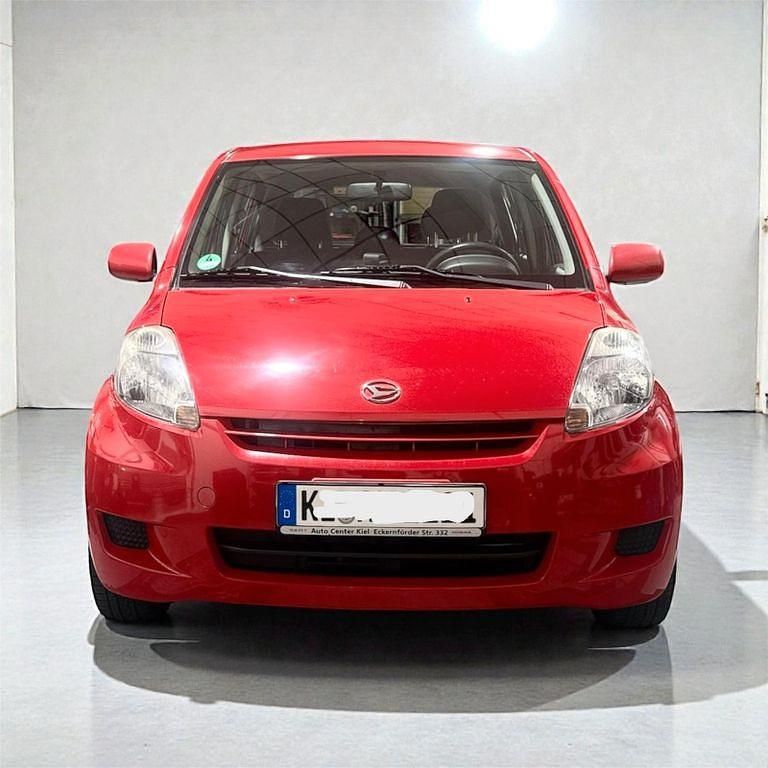 Rot Gebraucht 2008 Daihatsu Sirion Kleinwagen | 2.490 € (Fairer Preis) - Bild 1/4