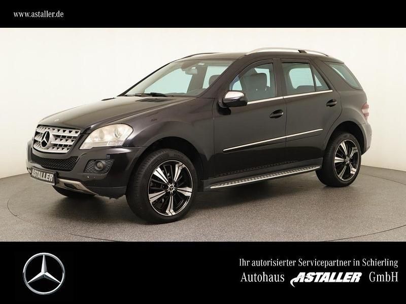 Metalliclack obsidianschwarz Gebraucht 2009 Mercedes ML320 Sport SUV | 8.499 € (Fairer Preis) - Bild 1/4
