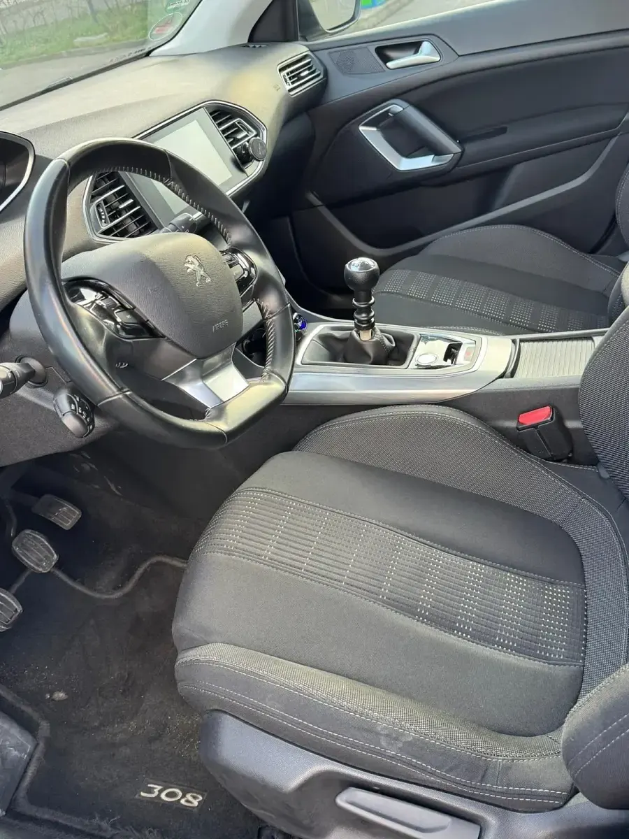 Gebraucht Peugeot 308 120 PS (88 kW) 2016 Grau Kombi