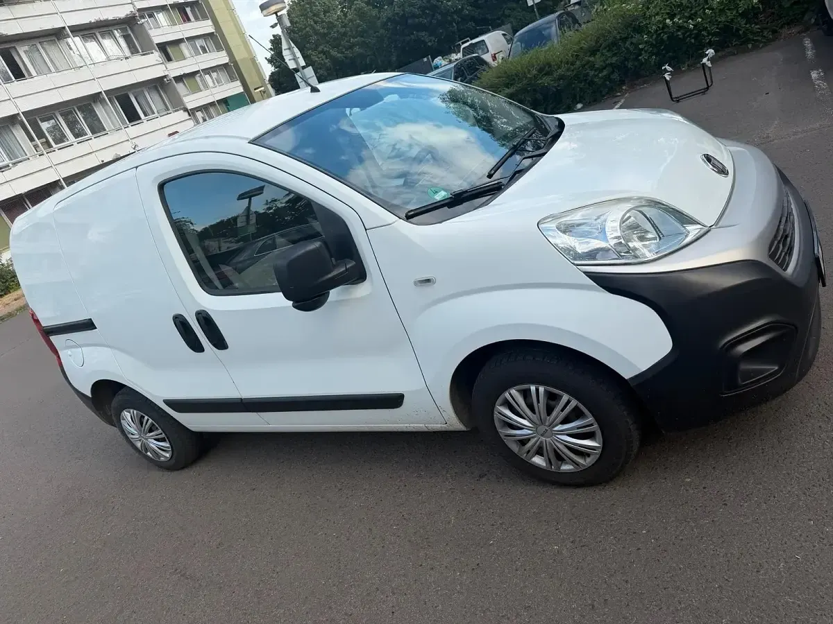 Gebraucht Fiat Fiorino 75 PS (55 kW) 2017 Weiß Van / Kleinbus