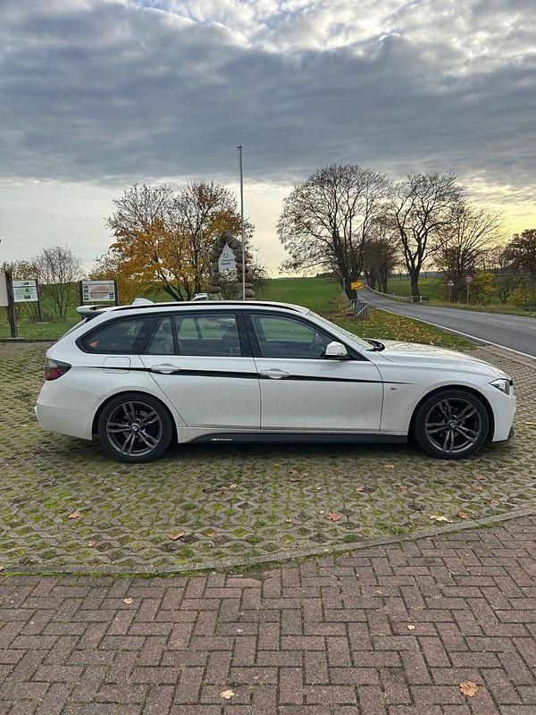 Weiß Gebraucht 2018 BMW 318 M Sport Kombi | 14.000 € (Superpreis) - Bild 1/4