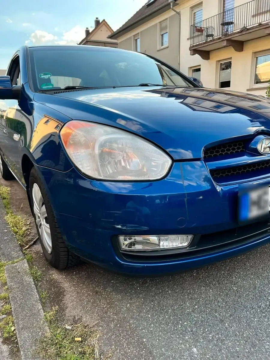 Gebraucht Hyundai Accent 97 PS (71 kW) 2009 Blau Kleinwagen