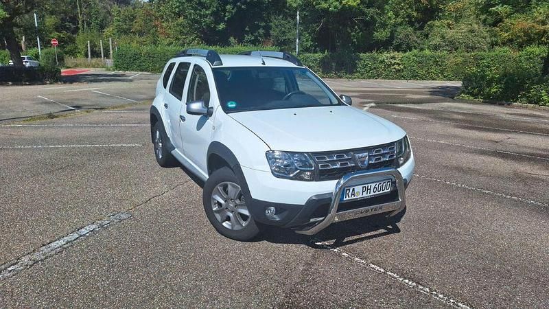 Weiß Gebraucht 2015 Dacia Duster Prestige SUV | 9.480 € (Guter Preis) - Bild 1/4
