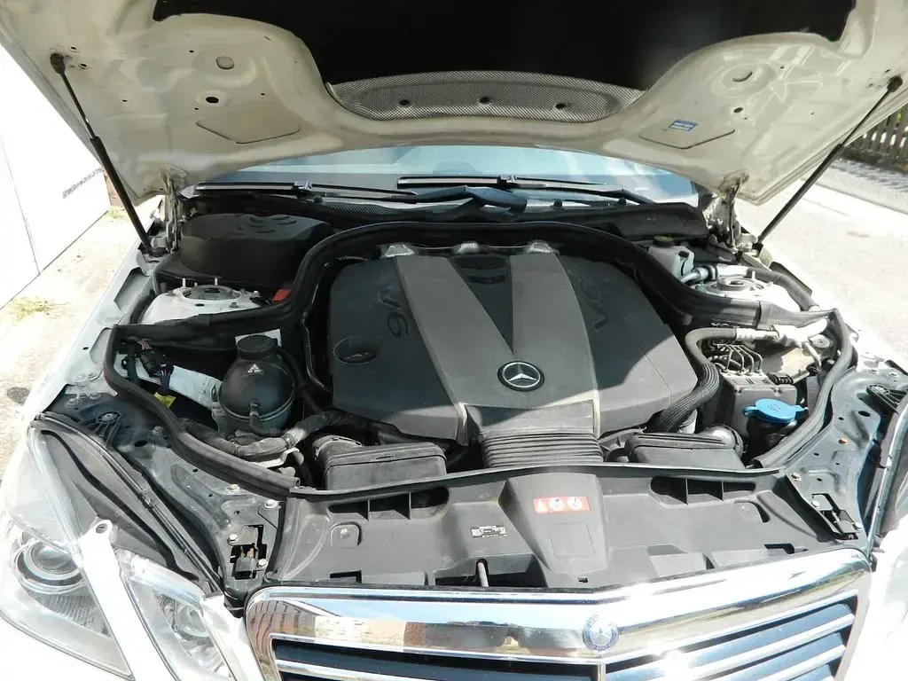 Gebraucht Mercedes E350 Elegance 265 PS (194 kW) 2011 Weiß Limousine