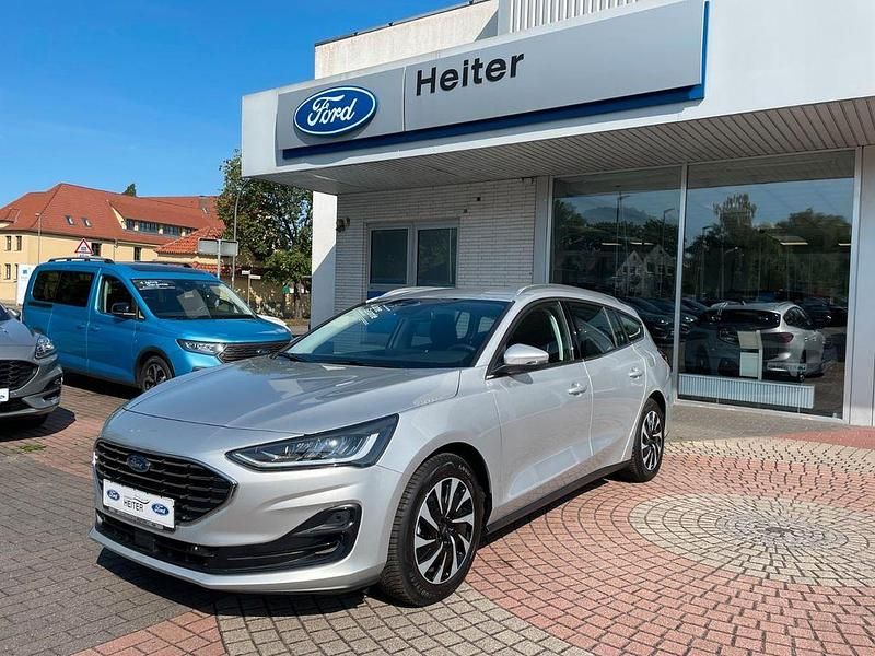 Silber Gebraucht 2024 Ford Focus Titanium Limousine | 22.950 € (Fairer Preis) - Bild 1/4