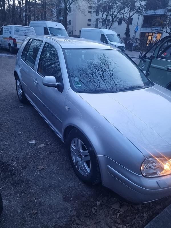 Silber Gebraucht 2002 VW Golf IV Kleinwagen | 5.000 € (Teuer) - Bild 1/4
