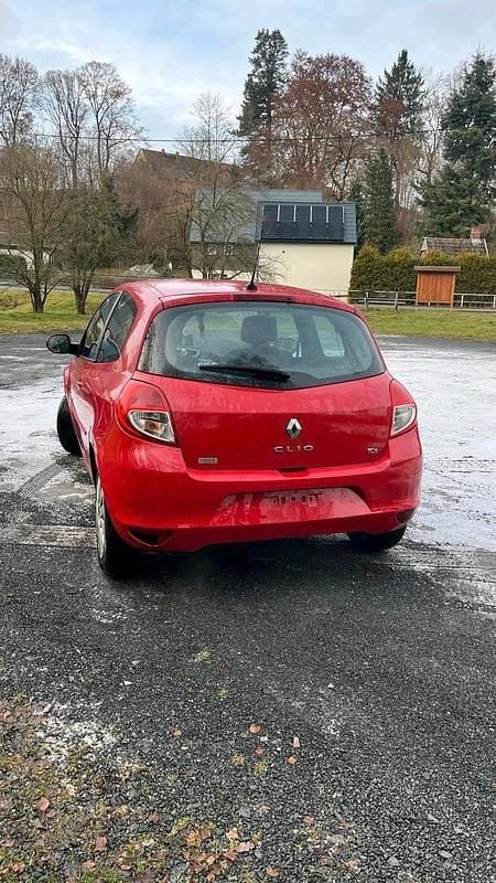 Gebraucht Renault Clio GrandTour 101 PS (74 kW) 2012 Rot Kombi