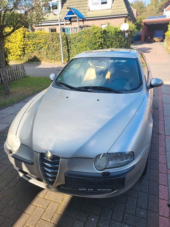 Gold Gebraucht 2004 Alfa Romeo 147 Kleinwagen | 650 € (Superpreis) - Bild 1/4