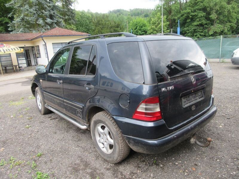 Gebraucht Mercedes ML270 163 PS (119 kW) 2001 Schwarz SUV