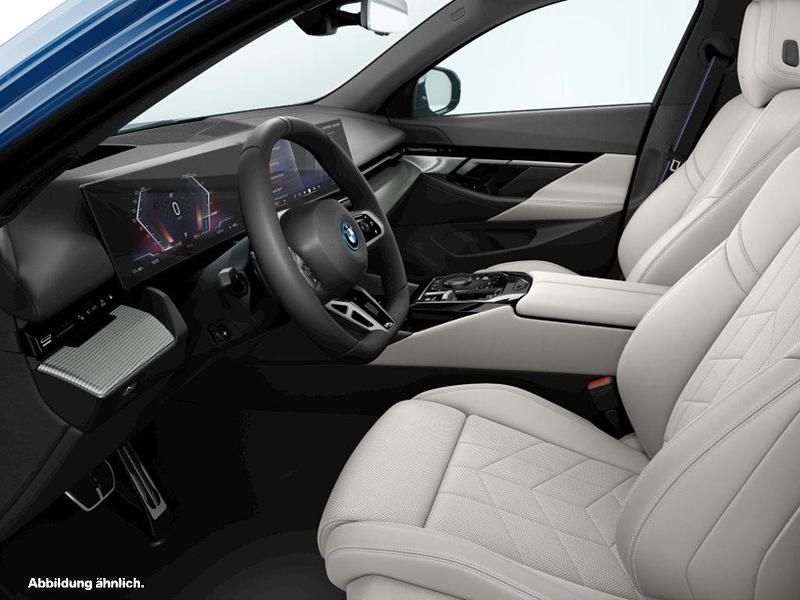 Gebraucht BMW i5 M Sport 250 kW (340 PS) 2025 Blau Kombi