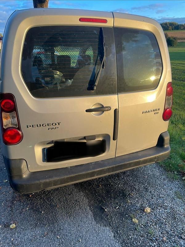 Gebraucht Peugeot Partner 75 PS (55 kW) 2012 Grau Van / Kleinbus