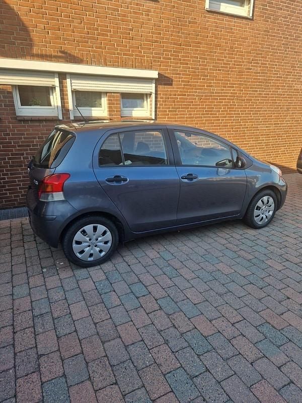 Blau Gebraucht 2009 Toyota Yaris Kleinwagen | 3.100 € (Fairer Preis) - Bild 1/4
