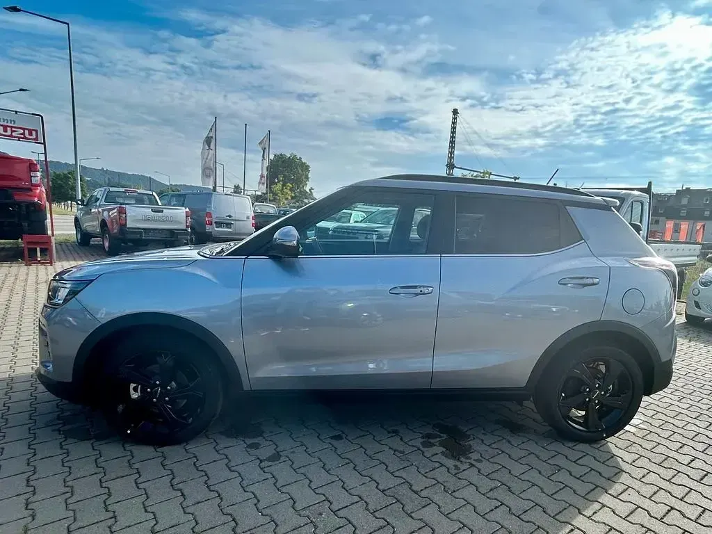 Neu KGM Tivoli 163 PS (119 kW) 2026 Silber SUV