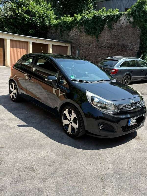 Schwarz Gebraucht 2013 Kia Rio Spirit Kleinwagen | 4.300 € (Fairer Preis) - Bild 1/4
