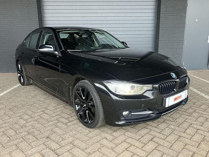 Schwarz Gebraucht 2013 BMW 320 Sport Line Limousine | 9.800 € (Superpreis) - Bild 1/4