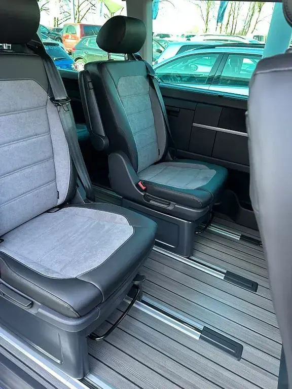 Używany VW Multivan 204 KM (150 kW) 2023 Czarny Minivan