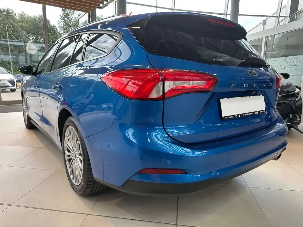 Gebraucht Ford Focus Titanium 125 PS (91 kW) 2019 Blau Kombi