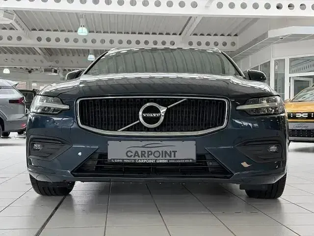 Gebraucht Volvo V60 Momentum 190 PS (139 kW) 2018 Blau Kombi