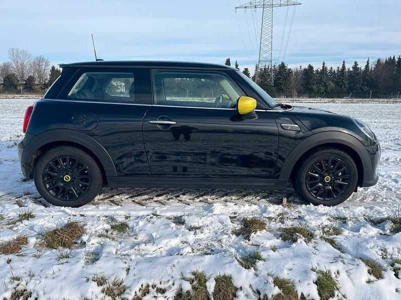 Gebraucht Mini Cooper SE Classic 135 kW (184 PS) 2023 Schwarz Kleinwagen
