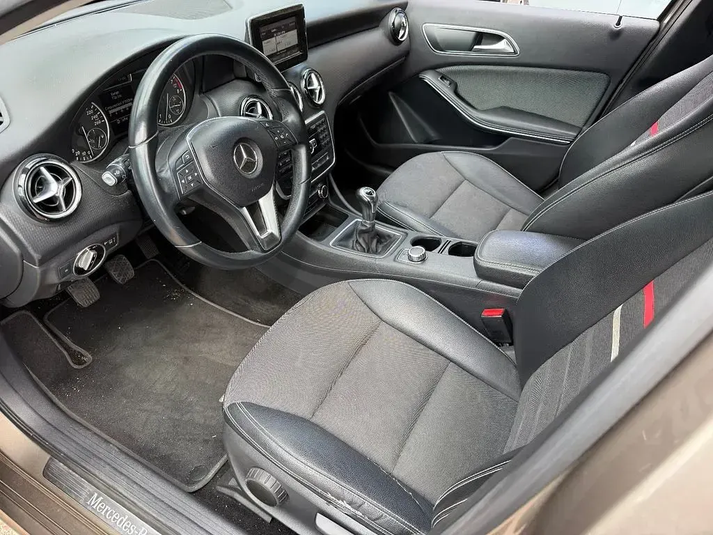 Gebraucht Mercedes A180 122 PS (89 kW) 2013 Grau Kleinwagen