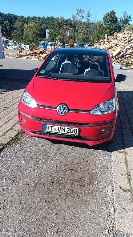 Rot Gebraucht 2017 VW up! Join Kleinwagen | 6.500 € (Guter Preis) - Bild 1/4