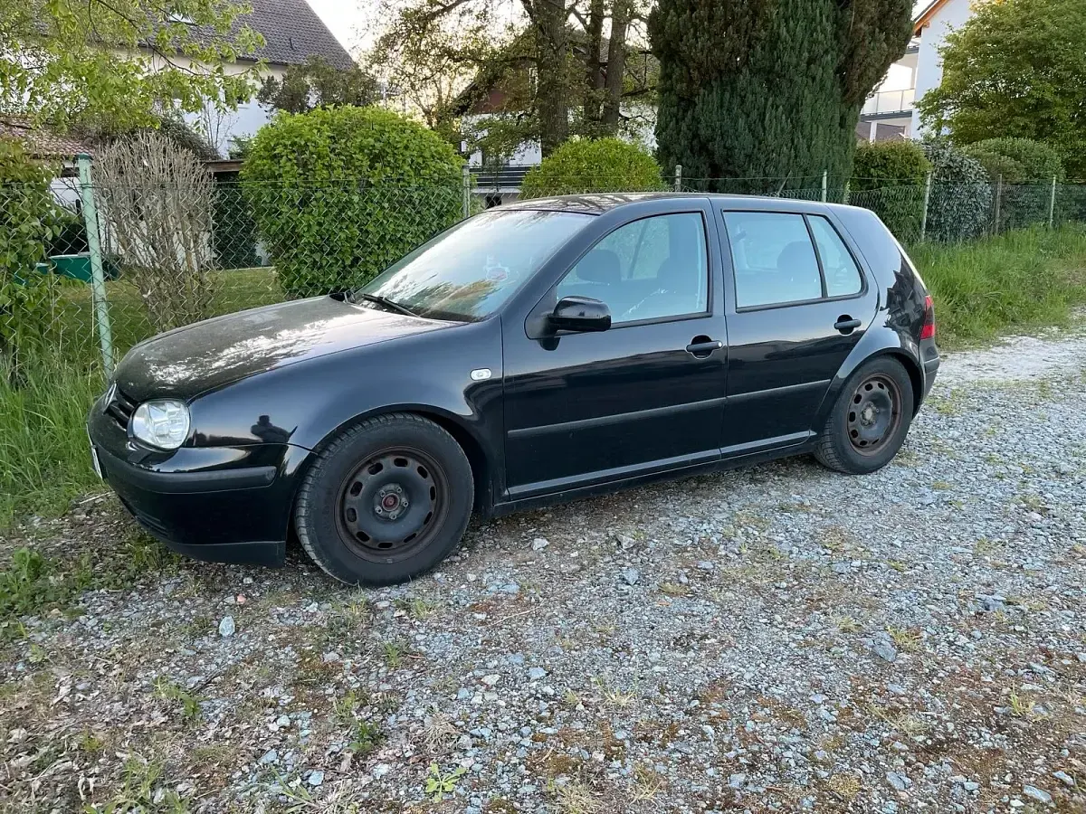 Second-hand VW Golf IV 90 CP (66 kW) 2000 Negru Hatchback
