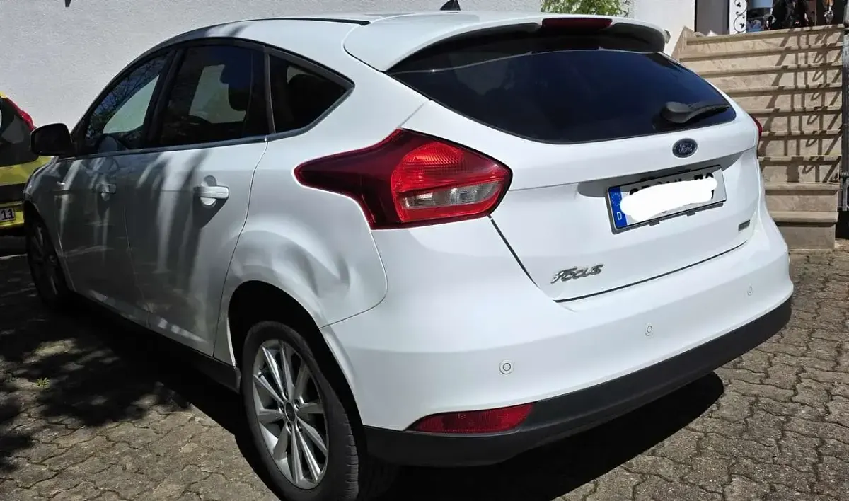 Gebraucht Ford Focus Trend 125 PS (91 kW) 2014 Weiß Limousine
