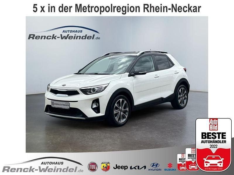 Bud) schneeweiss/schwarz (weiss Gebraucht 2020 Kia Stonic Vision SUV | 17.789 € (Fairer Preis) - Bild 1/4