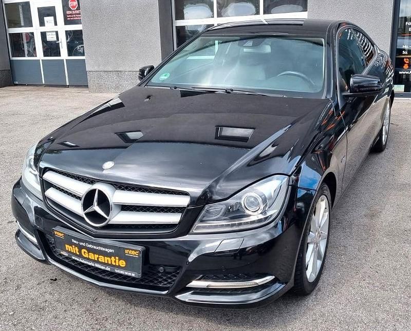 Schwarz Gebraucht 2011 Mercedes C220 Coupé | 7.700 € (Fairer Preis) - Bild 1/4
