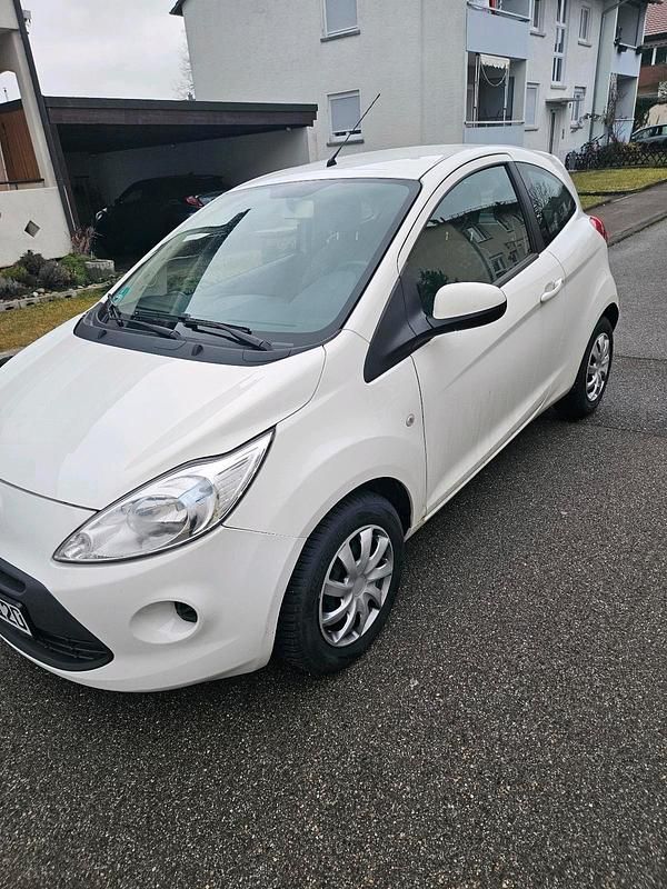 Gebraucht Ford Ka Cool & Sound Edition 69 PS (50 kW) 2016 Weiß Kleinwagen