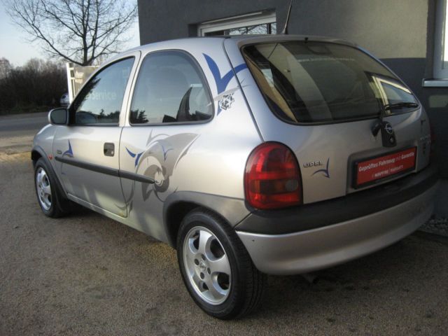 Gebraucht Opel Corsa Edition 65 PS (47 kW) 2000 Silber metallic Kleinwagen