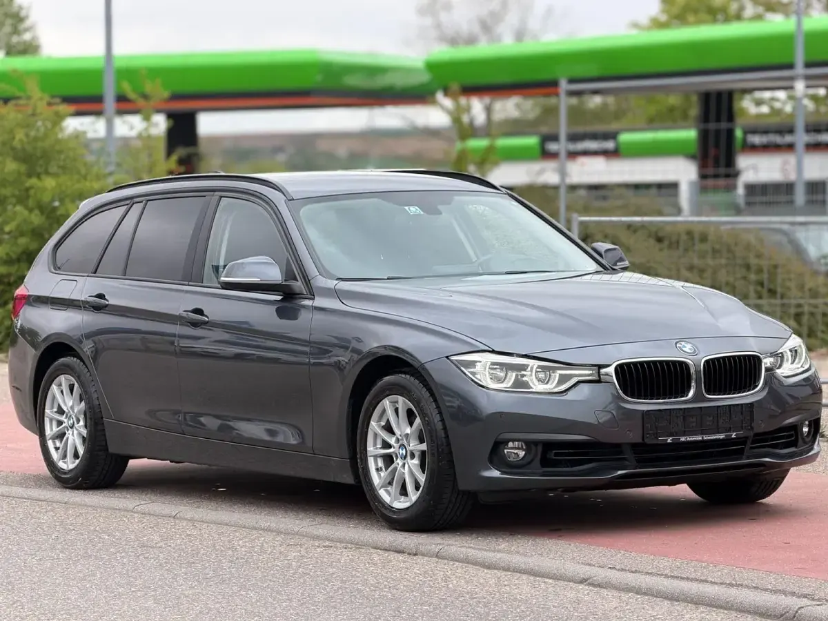 Gebraucht BMW 318 Advantage 136 PS (100 kW) 2019 Grau Kombi
