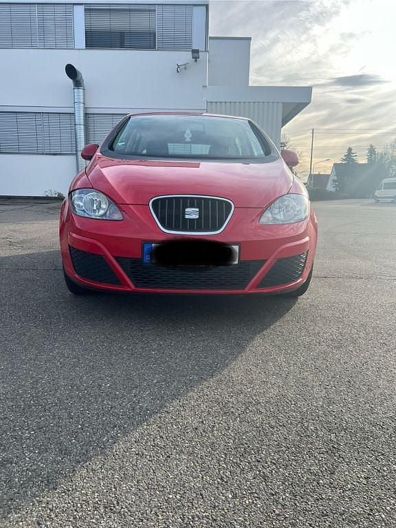 Rot Gebraucht 2014 Seat Altea 4You Van / Kleinbus | 4.999 € (Guter Preis) - Bild 1/4
