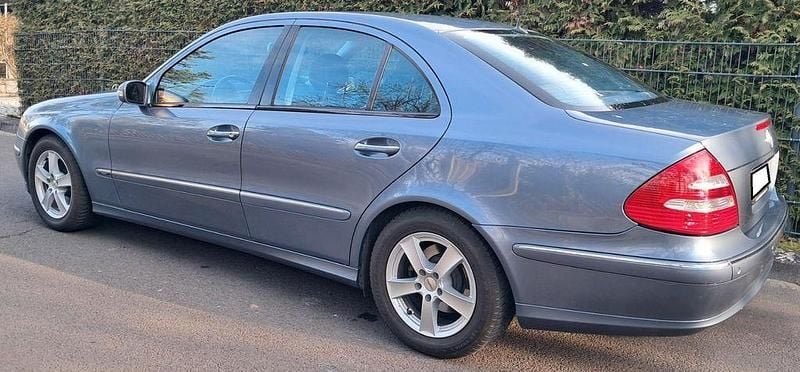 Gebraucht Mercedes E320 Avantgarde 224 PS (164 kW) 2002 Blau Limousine