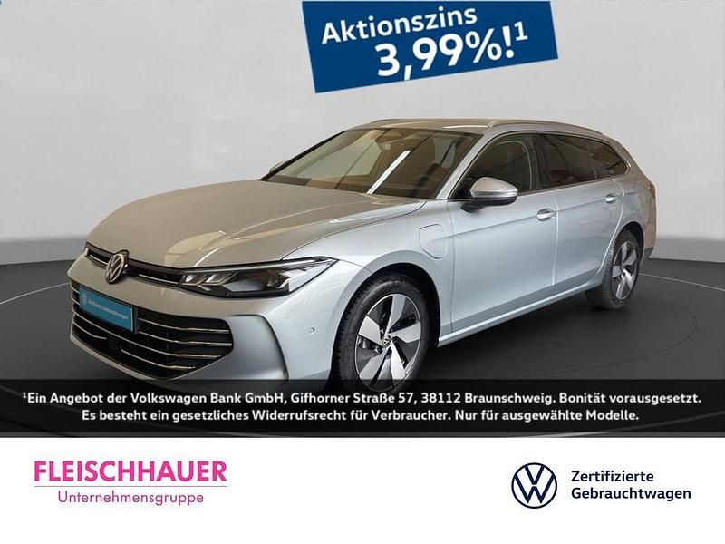Silber Gebraucht 2024 VW Passat Business Kombi | 37.460 € (Superpreis) - Bild 1/4