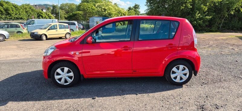 Gebraucht Daihatsu Sirion 91 PS (66 kW) 2009 Rot Kleinwagen