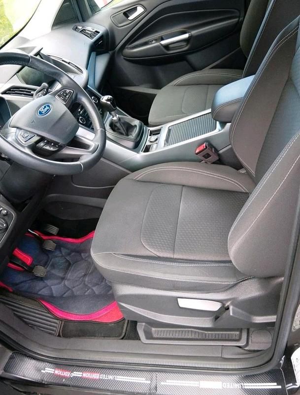 Gebraucht Ford Kuga 120 PS (88 kW) 2018 Grau SUV