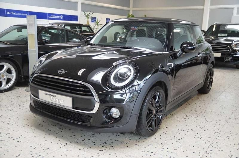 Gebraucht Mini ONE 102 PS (75 kW) 2019 Midnight black metallic Kleinwagen