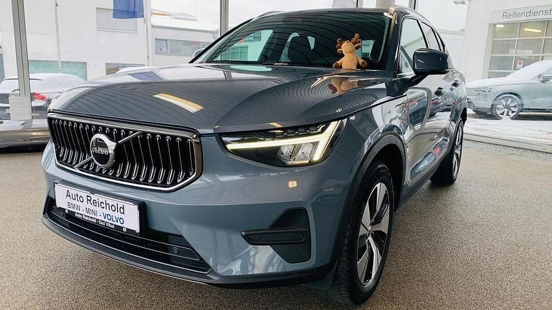 Grau Gebraucht 2022 Volvo XC40 SUV | 29.990 € (Guter Preis) - Bild 1/4