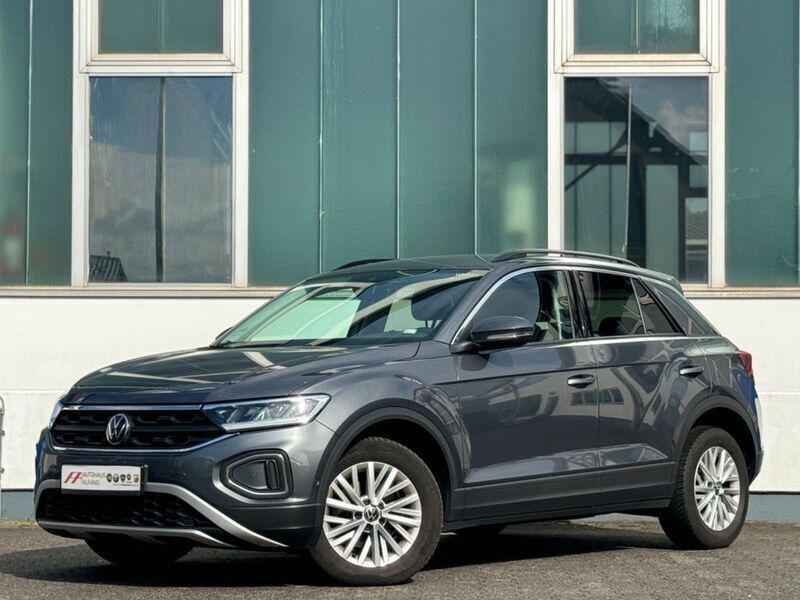Grau Gebraucht 2023 VW T-Roc Life SUV | 18.495 € - Bild 1/4