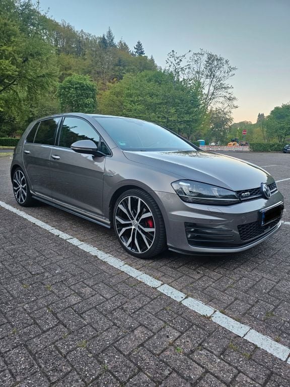 Grau Gebraucht 2016 VW Golf VII GTD Limousine | 17.500 € (Fairer Preis) - Bild 1/4