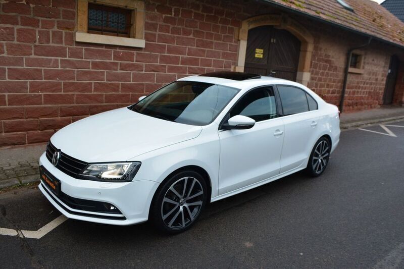 Weiß Gebraucht 2015 VW Jetta Comfortline Limousine | 12.250 € (Teuer) - Bild 1/4