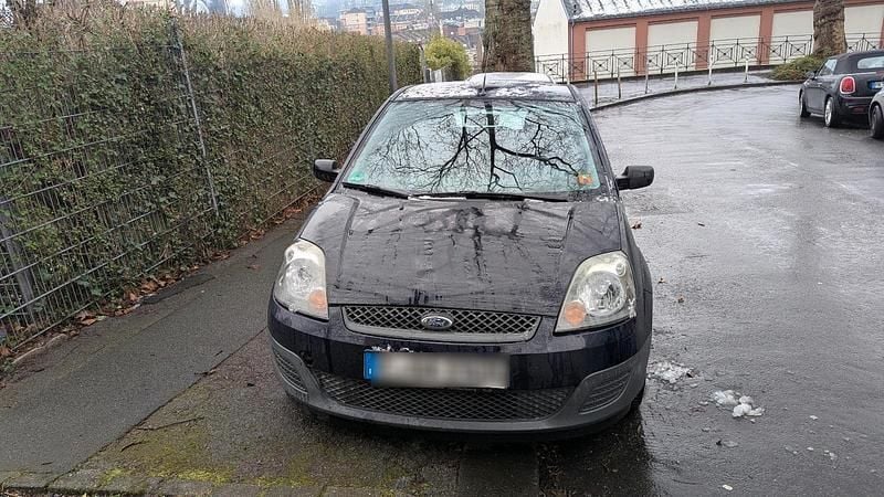 Blau Gebraucht 2006 Ford Fiesta Kleinwagen | 550 € (Superpreis) - Bild 1/4