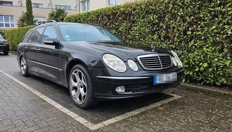 Gebraucht Mercedes E320 Avantgarde 224 PS (164 kW) 2003 Schwarz Limousine