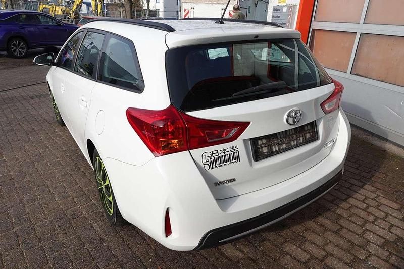 Gebraucht Toyota Auris Comfort 90 PS (66 kW) 2015 Schneeweiß Kombi